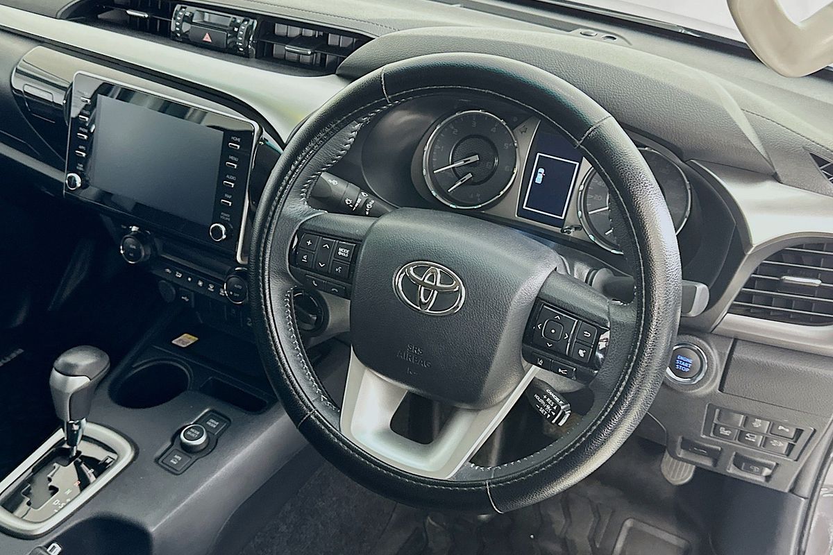 2024 Toyota HILUX SR5 48V GUN126R 4X4