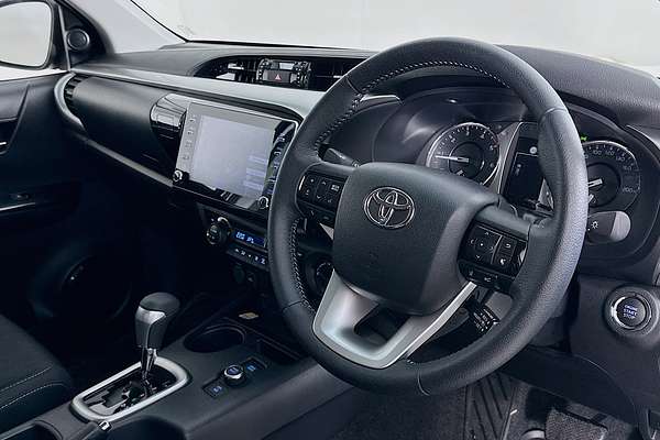 2025 Toyota HILUX SR5 48V (4x4) GUN126R RC 4X4