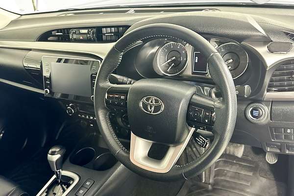 2020 Toyota HILUX SR5+ (4x4) GUN126R FACELIFT 4X4