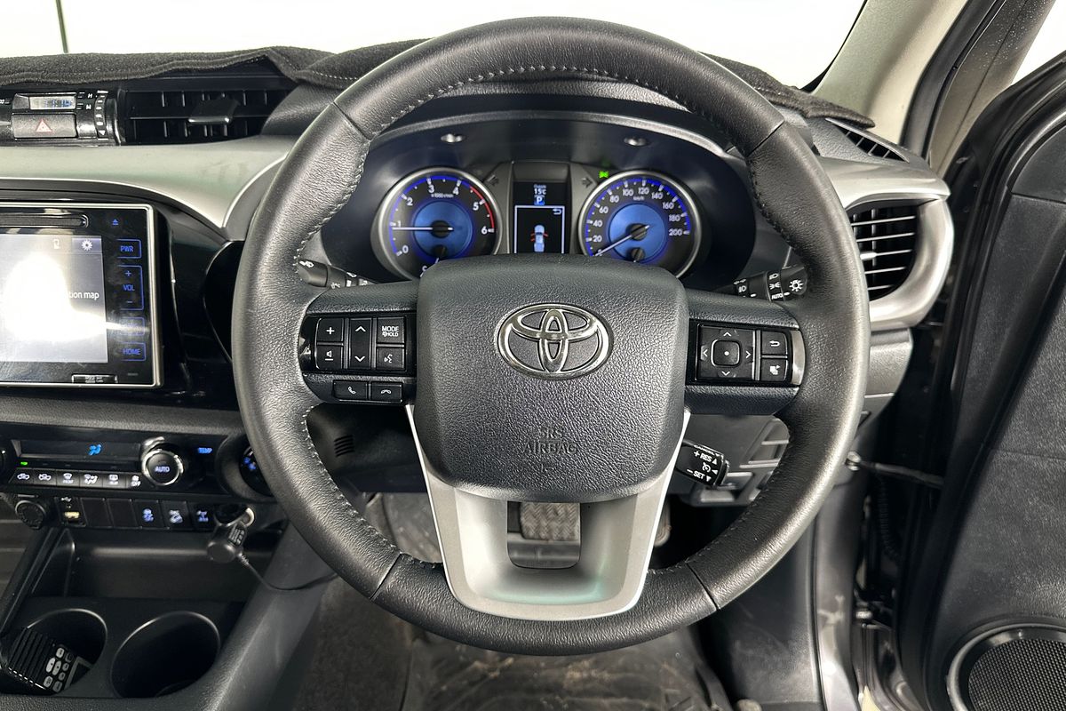 2015 Toyota HILUX SR5 (4x4) GUN126R 4X4