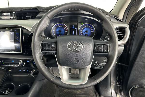 2015 Toyota HILUX SR5 (4x4) GUN126R 4X4