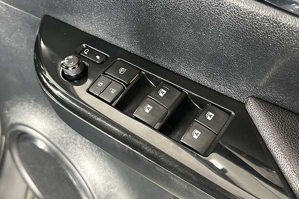 2017 Toyota HILUX SR5 (4x4) GUN126R MY17 4X4