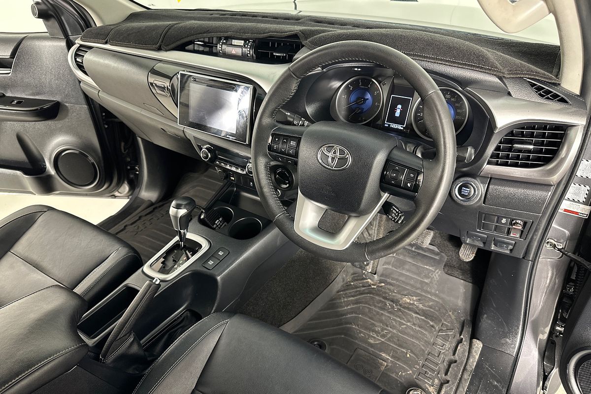 2015 Toyota HILUX SR5 (4x4) GUN126R 4X4