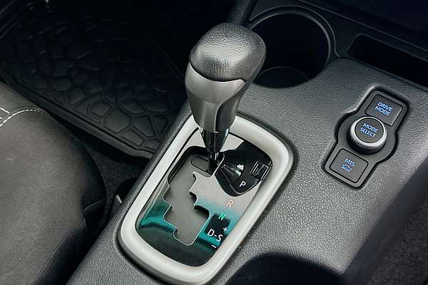 2024 Toyota HILUX SR5 48V GUN126R 4X4