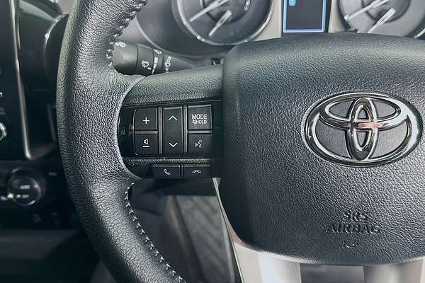 2022 Toyota HILUX SR5 + PREMIUM INTERIOR (4x4) GUN126R 4X4