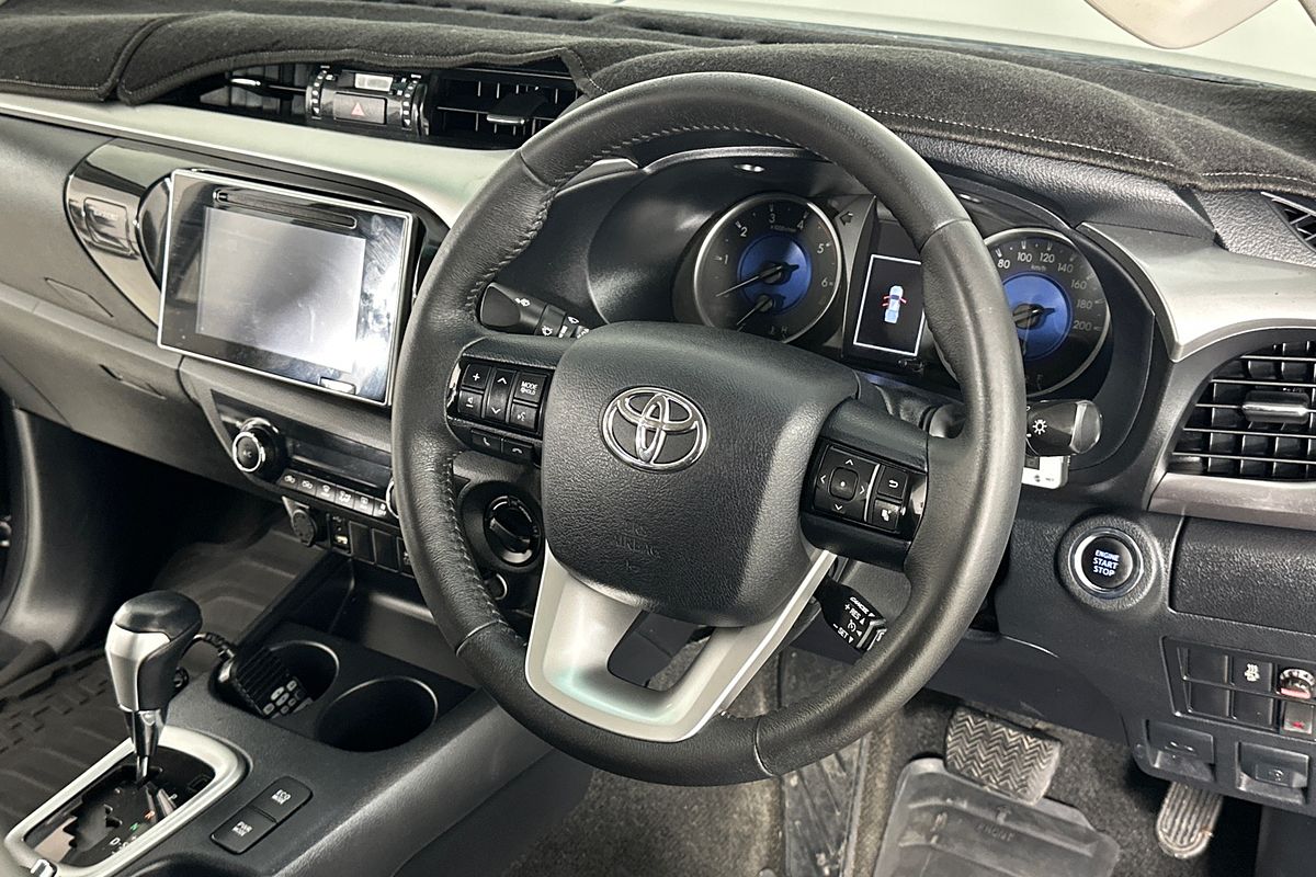 2015 Toyota HILUX SR5 (4x4) GUN126R 4X4