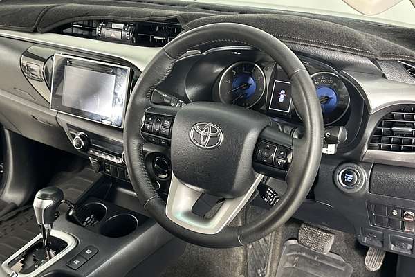 2015 Toyota HILUX SR5 (4x4) GUN126R 4X4
