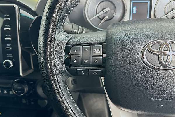 2024 Toyota HILUX SR5 48V GUN126R 4X4