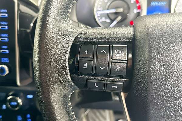 2020 Toyota HILUX SR5+ (4x4) GUN126R FACELIFT 4X4