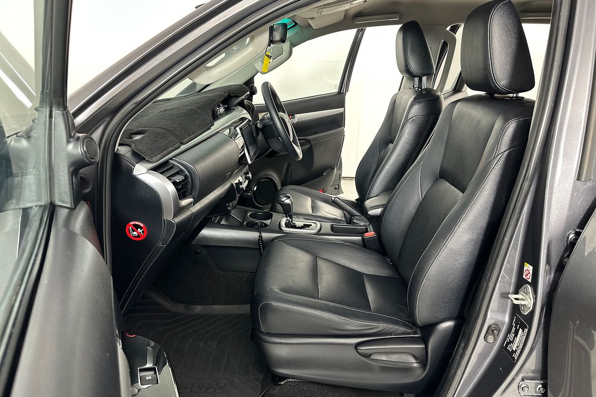 2015 Toyota HILUX SR5 (4x4) GUN126R 4X4