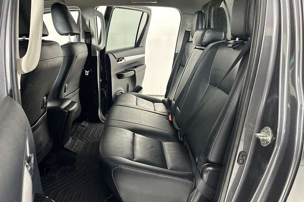 2015 Toyota HILUX SR5 (4x4) GUN126R 4X4