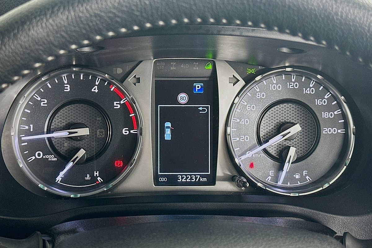 2022 Toyota HILUX SR5 + PREMIUM INTERIOR (4x4) GUN126R 4X4