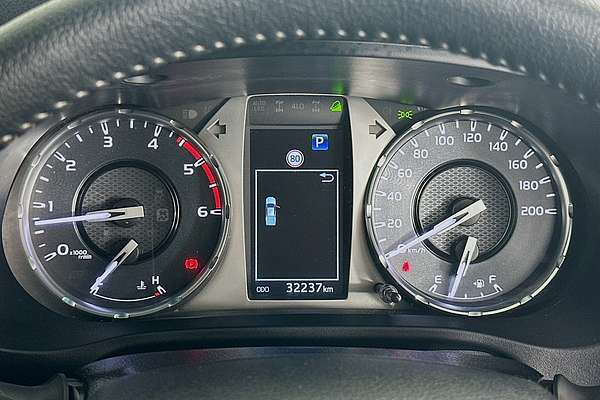 2022 Toyota HILUX SR5 + PREMIUM INTERIOR (4x4) GUN126R 4X4