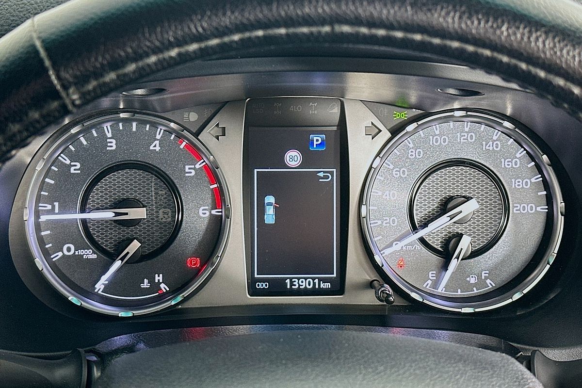 2024 Toyota HILUX SR5 48V GUN126R 4X4