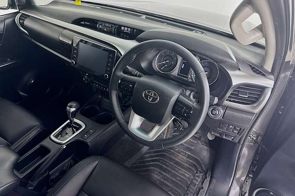 2022 Toyota HILUX SR5 + PREMIUM INTERIOR (4x4) GUN126R 4X4