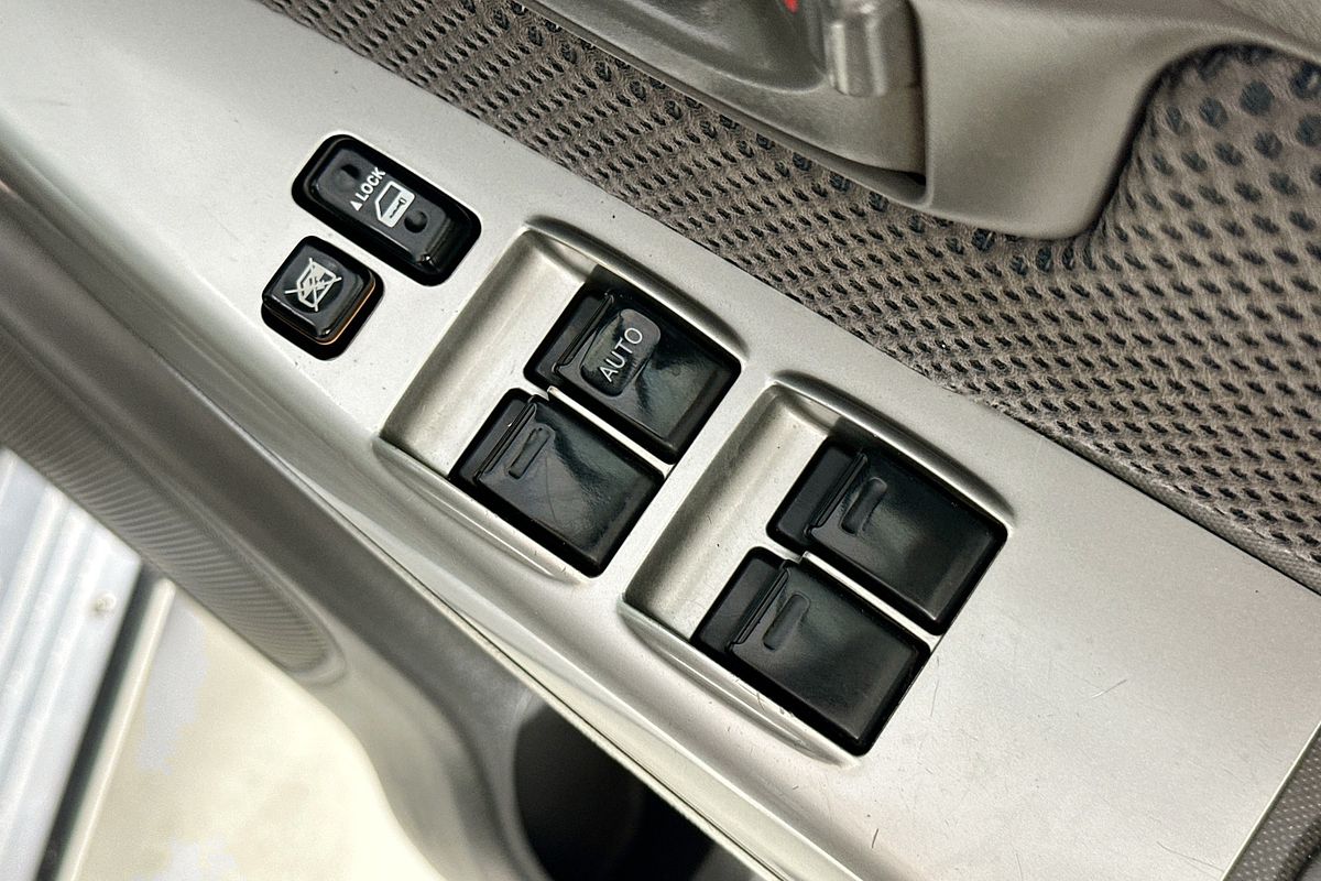 2013 Toyota HILUX SR5 (4x4) KUN26R MY12 4X4