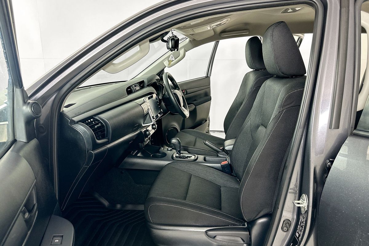 2024 Toyota HILUX SR 48V (4x4) GUN126R 4X4