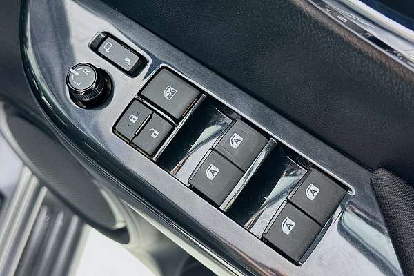 2024 Toyota HILUX SR5 (4x4) GUN126R 4X4