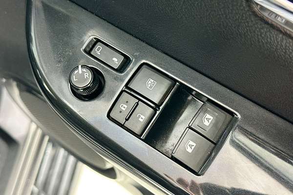 2017 Toyota HILUX SR5 (4x4) GUN126R MY17 4X4