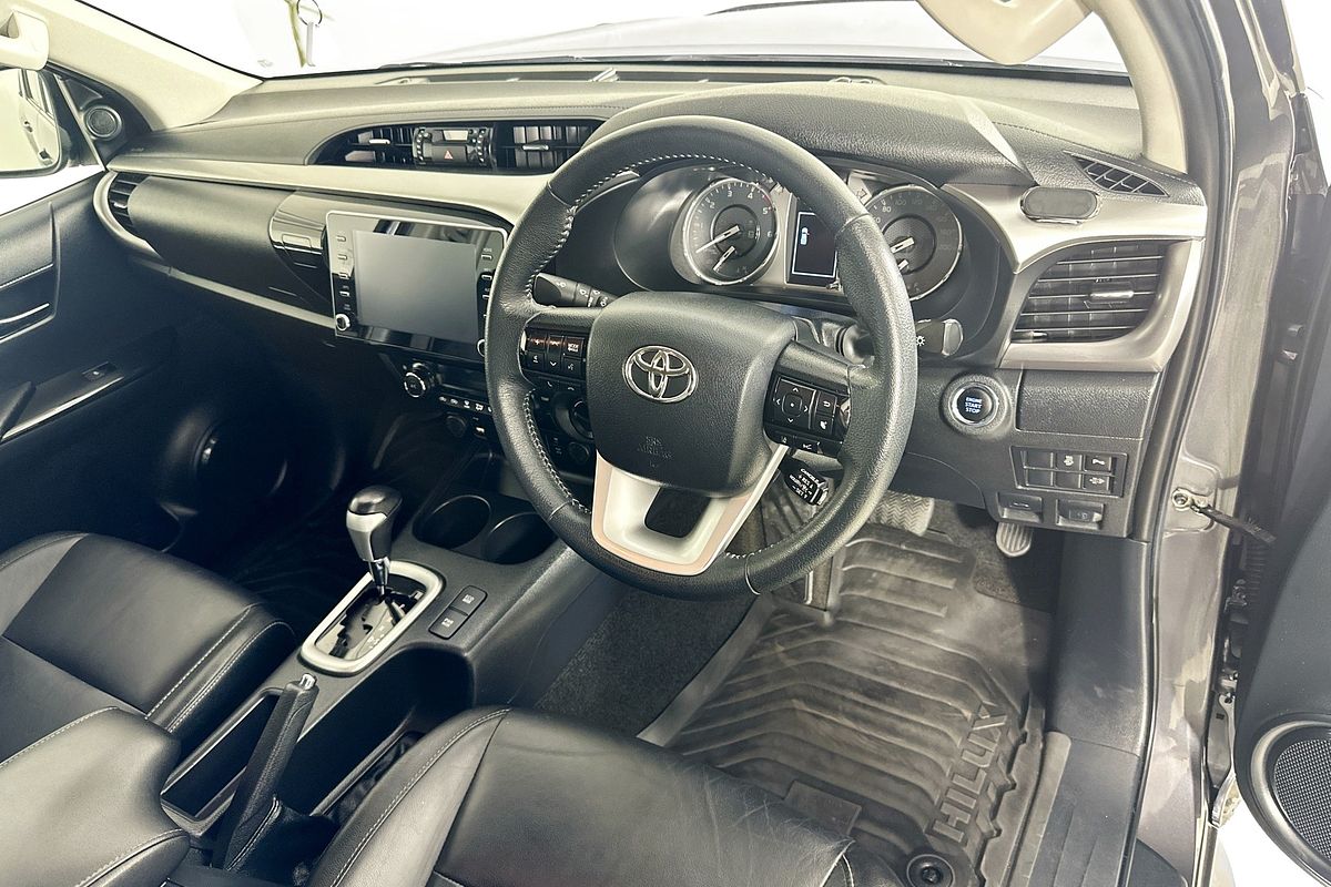 2020 Toyota HILUX SR5+ (4x4) GUN126R FACELIFT 4X4