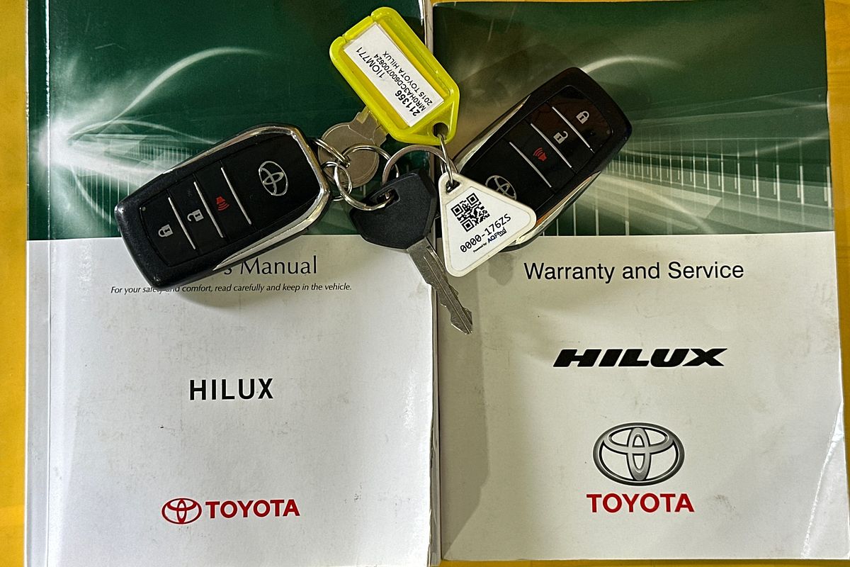 2015 Toyota HILUX SR5 (4x4) GUN126R 4X4