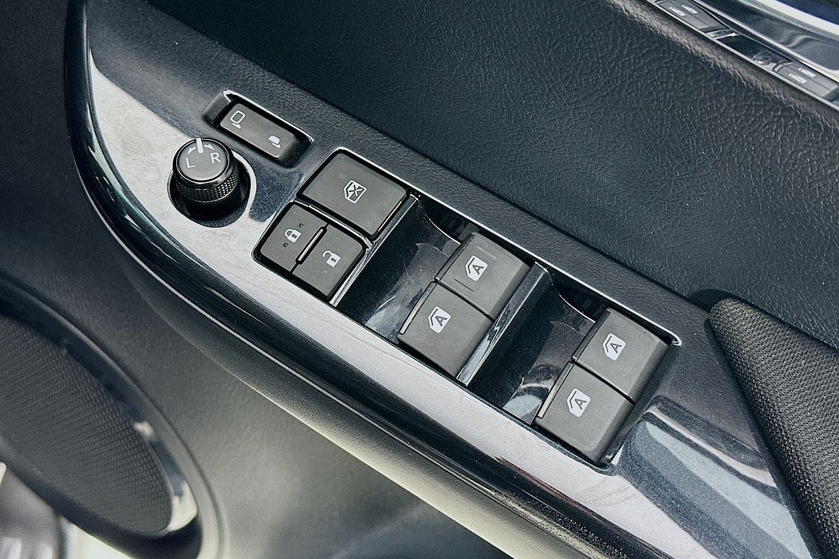 2024 Toyota HILUX SR5 48V GUN126R 4X4