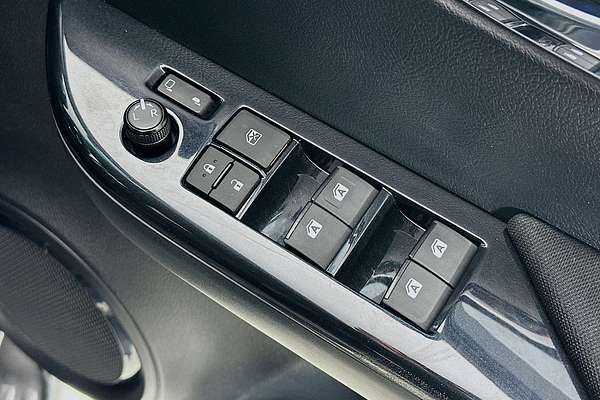 2024 Toyota HILUX SR5 48V GUN126R 4X4