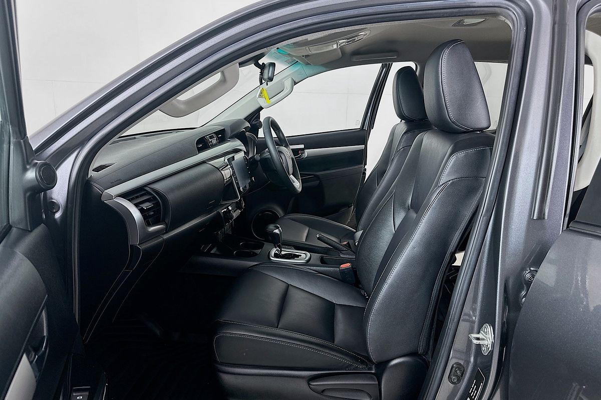 2022 Toyota HILUX SR5 + PREMIUM INTERIOR (4x4) GUN126R 4X4