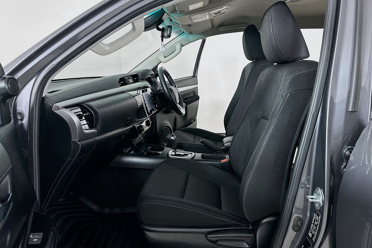 2024 Toyota HILUX SR5 (4x4) GUN126R 4X4
