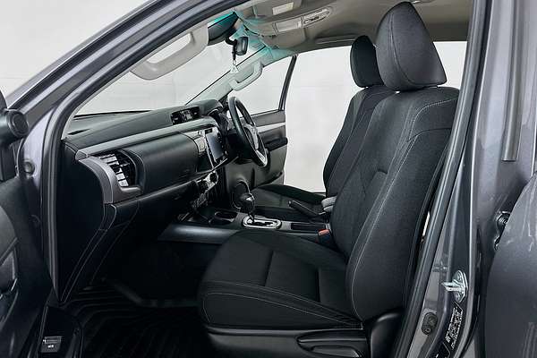 2024 Toyota HILUX SR5 (4x4) GUN126R 4X4