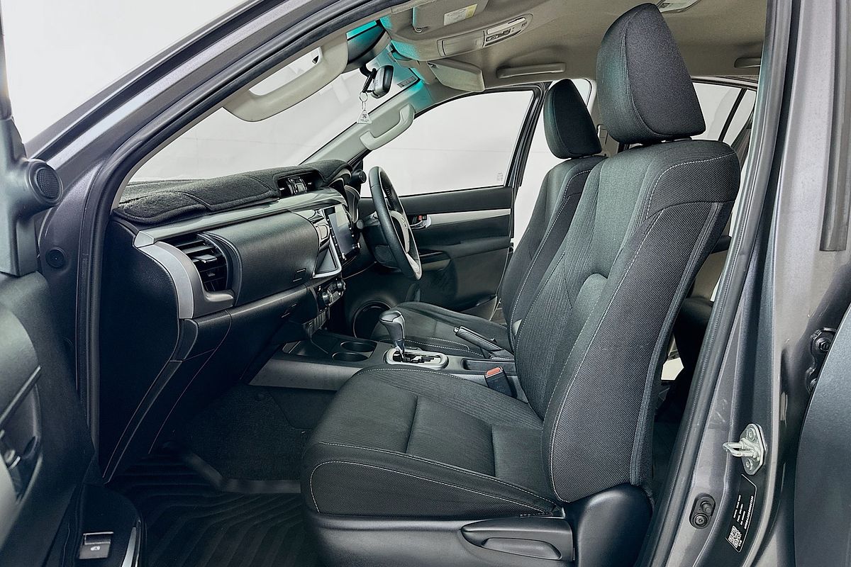 2022 Toyota HILUX SR5 (4x4) GUN126R 4X4