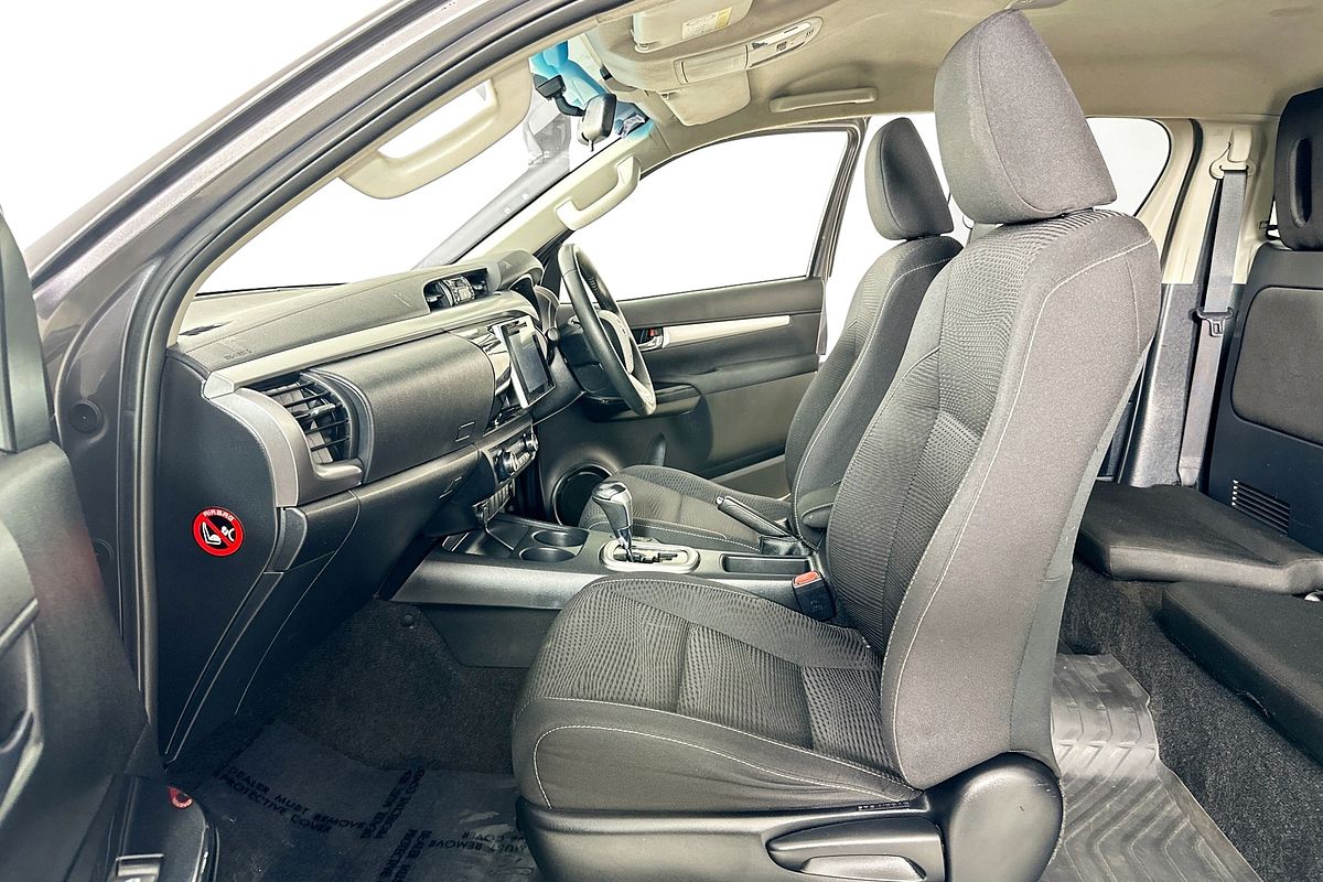 2017 Toyota HILUX SR5 (4x4) GUN126R MY17 4X4