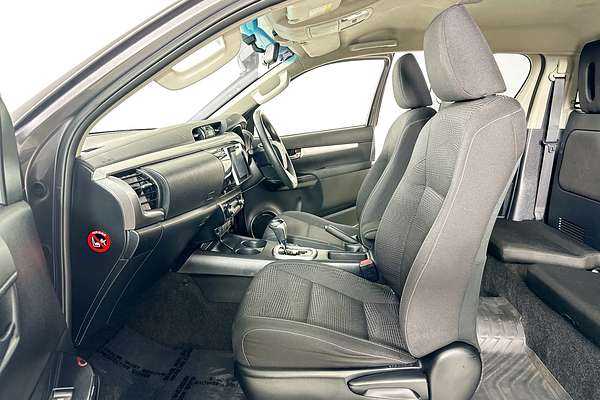 2017 Toyota HILUX SR5 (4x4) GUN126R MY17 4X4