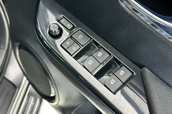 2023 Toyota HILUX SR5 (4x4) GUN126R 4X4
