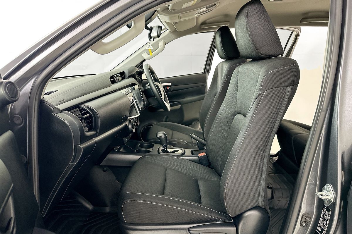 2024 Toyota HILUX SR (4x4) GUN126R 4X4