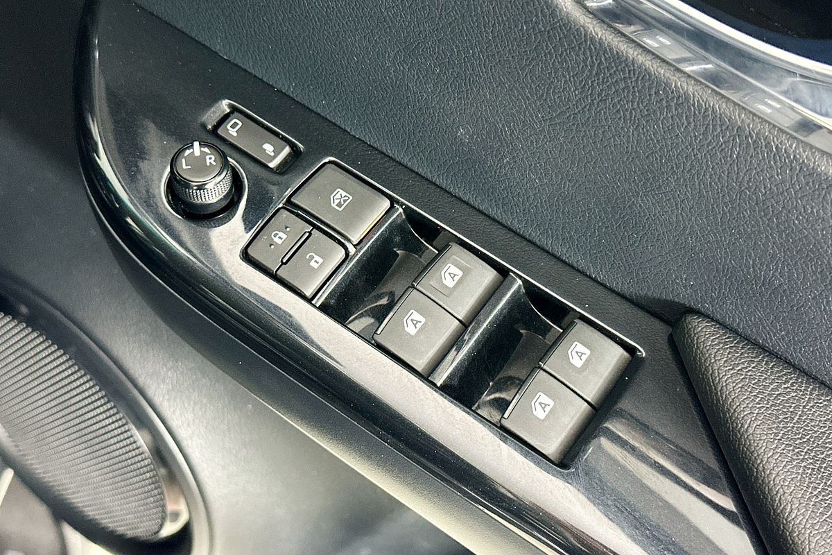 2023 Toyota HILUX SR5 + PREMIUM INTERIOR (4x4) GUN126R 4X4