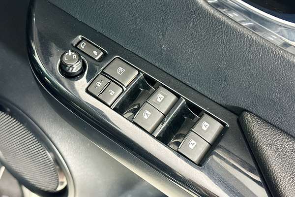 2023 Toyota HILUX SR5 + PREMIUM INTERIOR (4x4) GUN126R 4X4