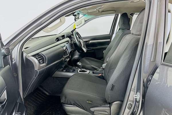 2024 Toyota HILUX SR5 48V GUN126R 4X4