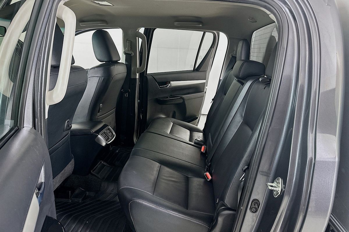 2022 Toyota HILUX SR5 + PREMIUM INTERIOR (4x4) GUN126R 4X4