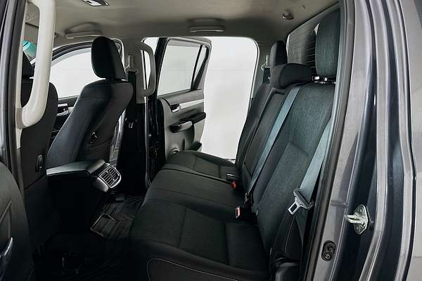 2023 Toyota HILUX SR5 (4x4) GUN126R 4X4