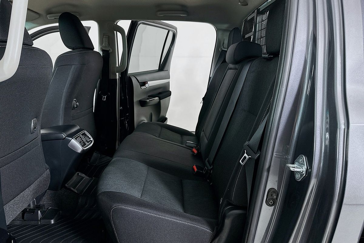 2024 Toyota HILUX SR5 (4x4) GUN126R 4X4