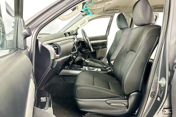 2022 Toyota HILUX SR5 (4x4) GUN126R 4X4
