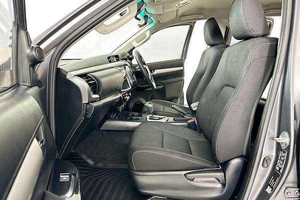 2023 Toyota HILUX SR5 (4x4) GUN126R 4X4