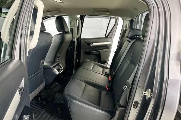 2021 Toyota HILUX SR5 (4x4) GUN126R 4X4
