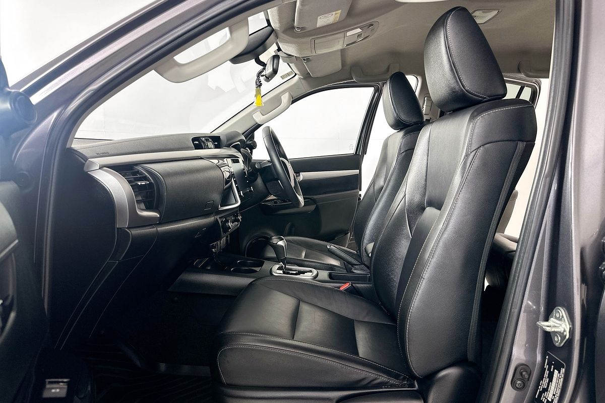 2020 Toyota HILUX SR5+ (4x4) GUN126R FACELIFT 4X4