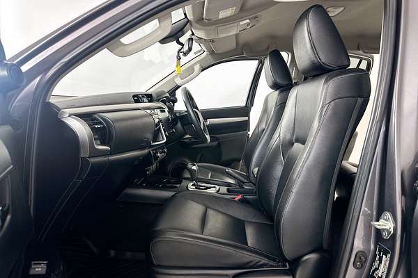 2020 Toyota HILUX SR5+ (4x4) GUN126R FACELIFT 4X4