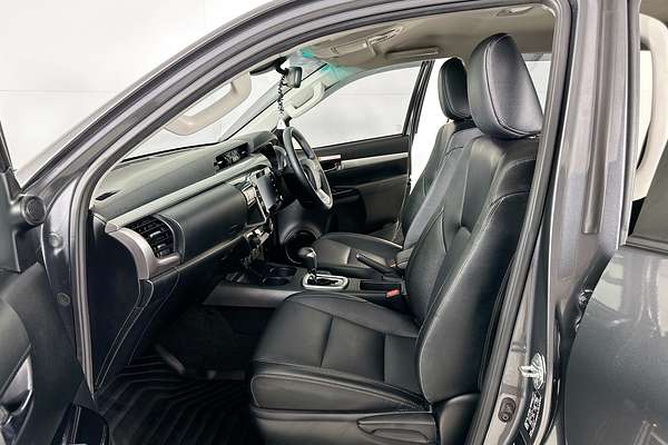 2023 Toyota HILUX SR5 + PREMIUM INTERIOR (4x4) GUN126R 4X4