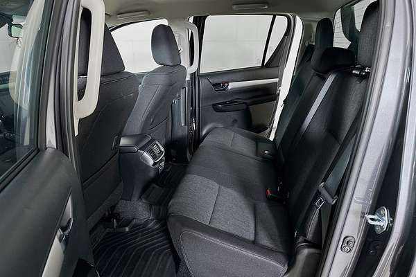 2025 Toyota HILUX SR5 48V (4x4) GUN126R RC 4X4