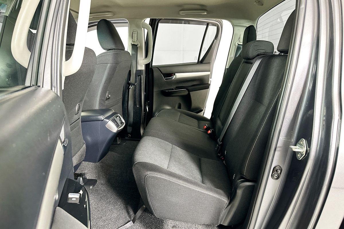 2022 Toyota HILUX SR5 (4x4) GUN126R 4X4