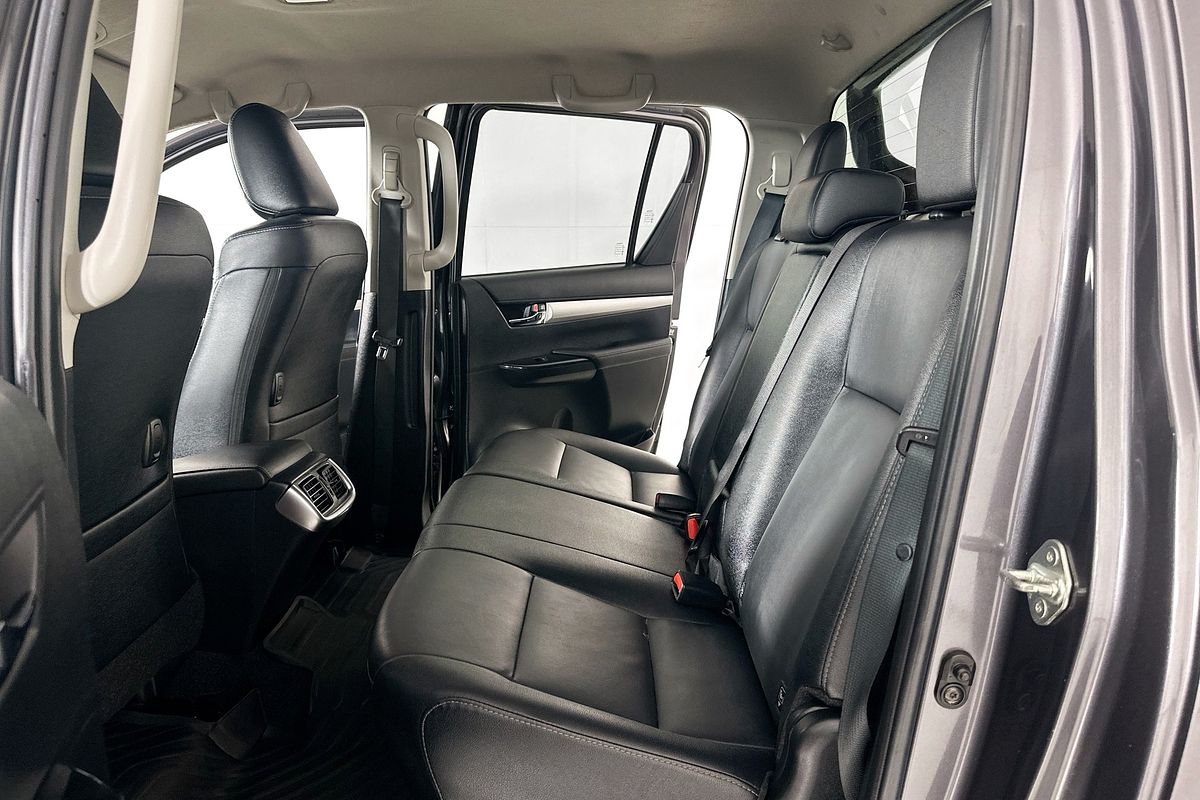 2020 Toyota HILUX SR5+ (4x4) GUN126R FACELIFT 4X4